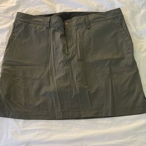 REI ladies green skorts Size 16W $20